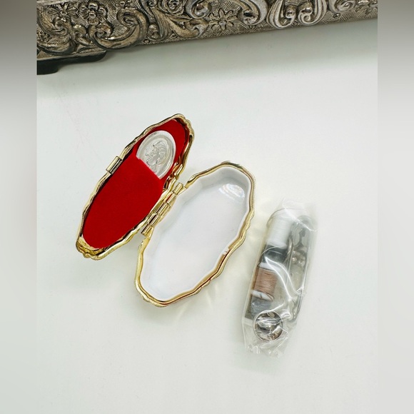 Vintage Floral Gold Metal Sewing Box With Threader - Picture 6 of 11